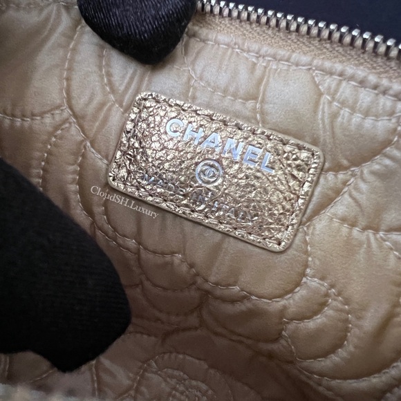 Auth Chanel Gold Camellia CC Logo Cosmetic Case - Kept Unused - Picture 7 of 9